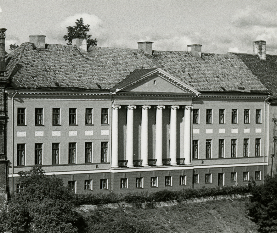 Elamu Toompeal, fassaadivaade. Arhitekt Carl Ludvig Engel; C. J. Jänichen