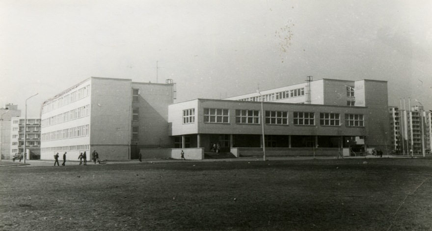 Koolimaja tüüpprojekt Lasnamäel, vaade hoonele. EP tüüpprojekt 221-1-321, arh Milvi Vainik