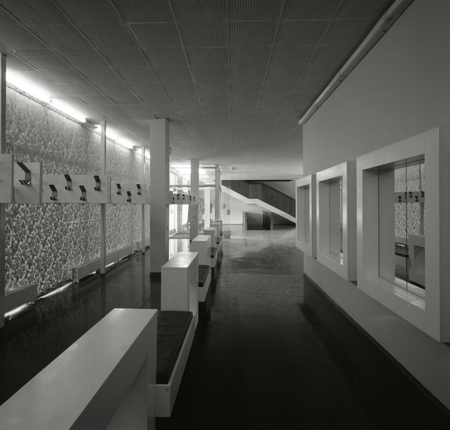 Haapsalu kaubanduskeskus-võõrastemaja, garderoob. Arhitekt Koidu Lassmann