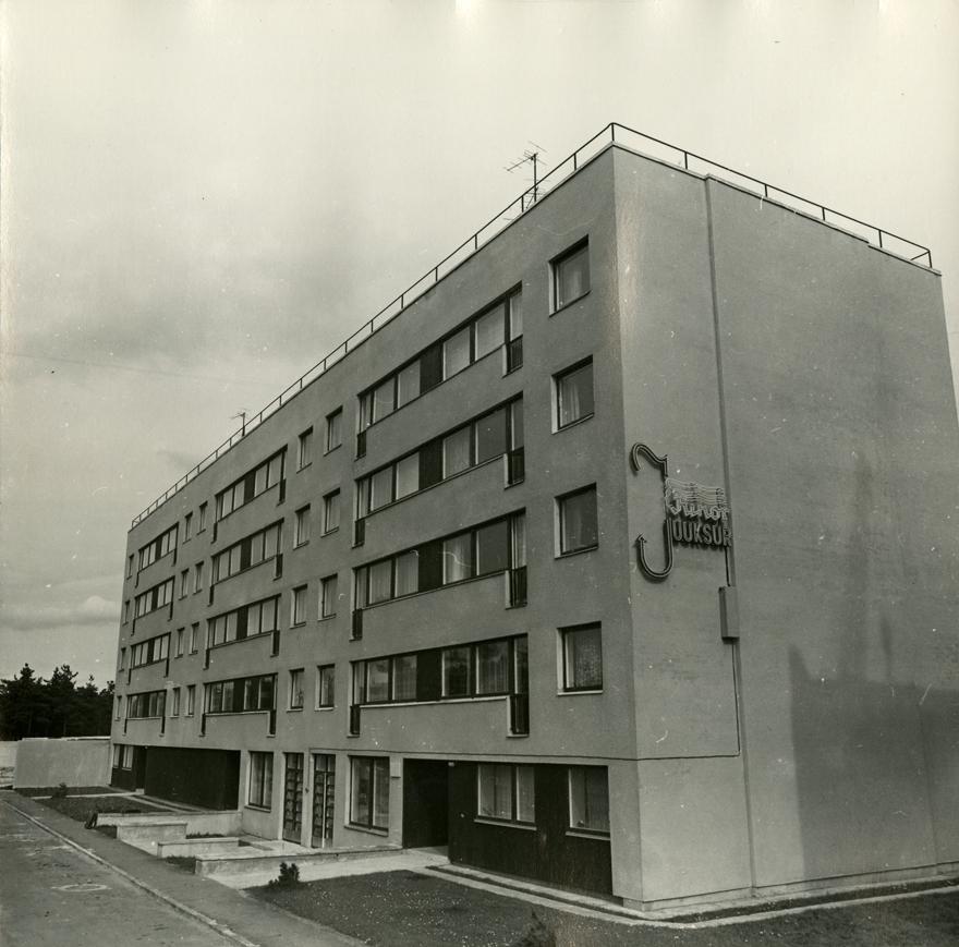 Korterelamu Tallinnas Saha 23, hoone vaade. Arhitekt Rein Kersten