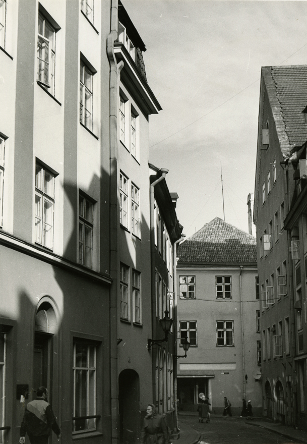 Elamu Tallinna vanalinnas, vaade piki Rataskaevu tänavat. Arhitektid Herbert Johanson ja Eugen Habermann