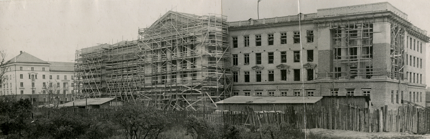 Tallinna Kõrgema Tehnikakooli, end Mäetehnikumi hoone, panoraamvaade hoone ehitusele. Arhitekt H. Serlin