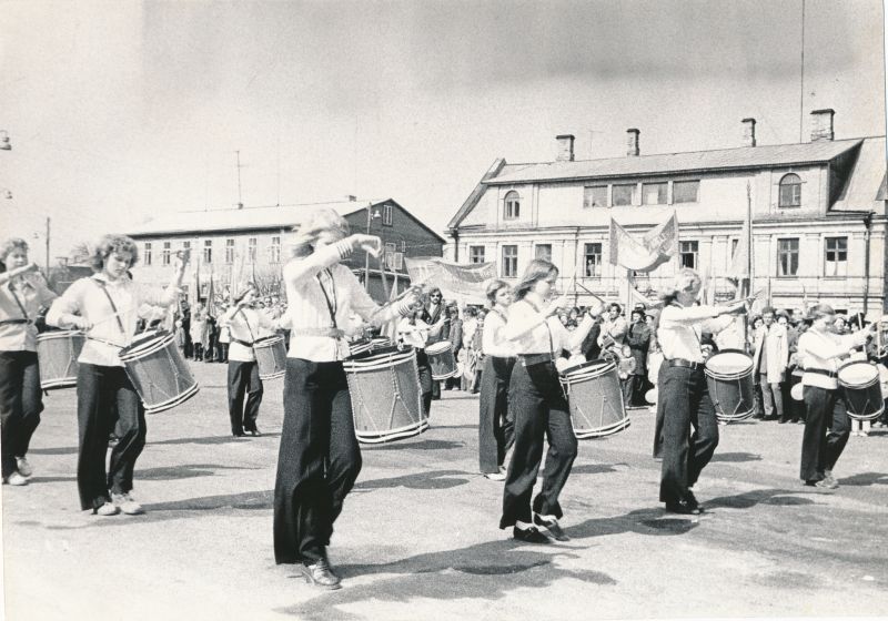 Haapsalu Kultuurimaja trummarid maipühadel 1975