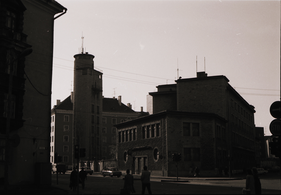 Tuletõrjehoone siluett Tallinnas Raua tn, vaade Raua tänavalt. Arhitekt Herbert Johanson