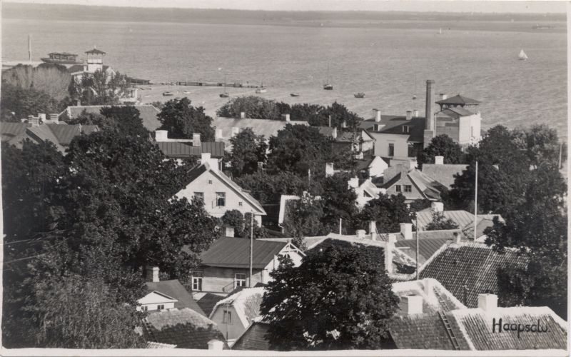 Fotopostkaart. Haapsalu vaade lossivaremetest Vana-Sadama suunas. 1928.