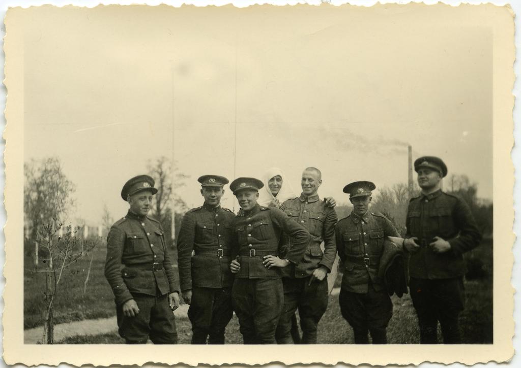 Tallinnas 1940. a. kevadel. Grupipilt: Sidepataljoni sõdurid.