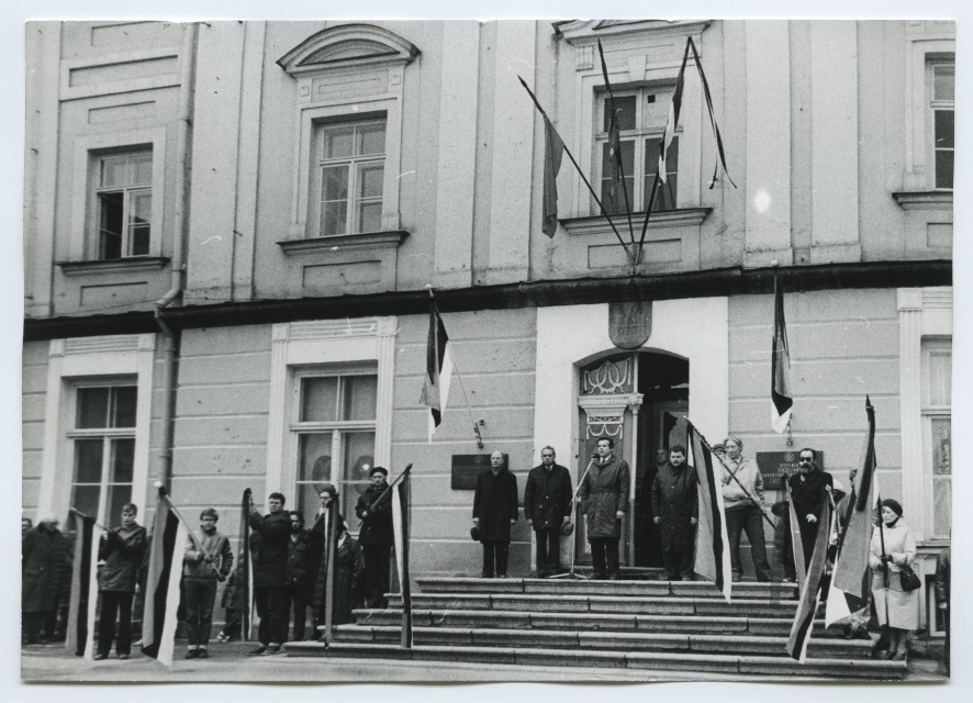 In March 1949, the commemoration of deported persons in Tartu on the Raekoja Square on March 25, 1989.