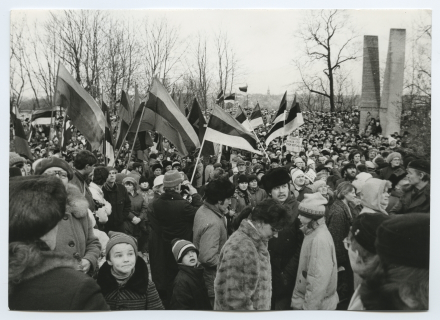 Tartu. Celebration of the Anniversary of the Republic of Estonia in Tartu at the Star Tower on February 24, 1989.