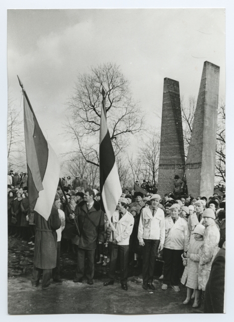 Tartu. Celebration of the Anniversary of the Republic of Estonia in Tartu at the Star Tower on February 24, 1989.