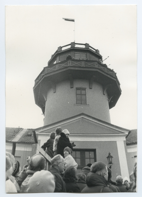Tartu. Celebration of the Anniversary of the Republic of Estonia in Tartu at the Star Tower on February 24, 1989.