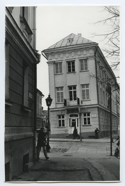 Tartu. Stone pharmacy Company tn. 1 Beside the square of the building