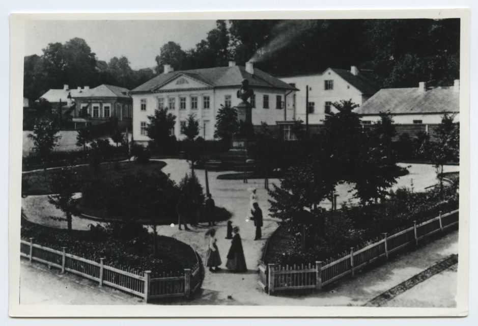 Tartu. General view of the Barclay Square Michael Andreas Barclay de Tolly with the memorial pillar and buildings near the Square