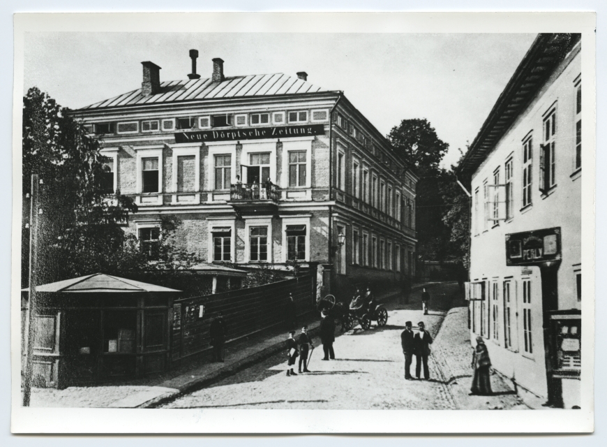 Tartu. Beginning of Vallikraavi Street