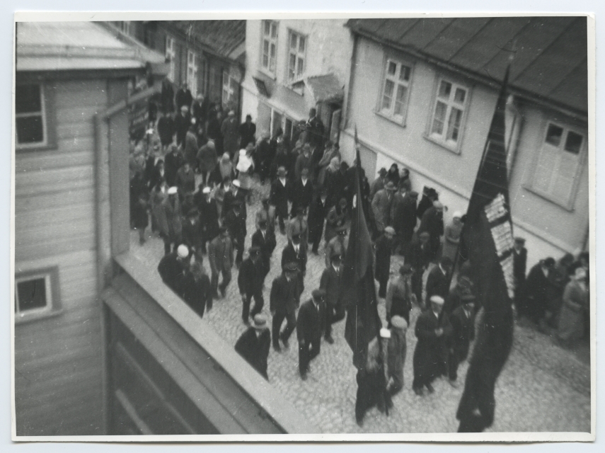Tartu. The Socialists on May 1 train passing along Jakobi Street from Jakobi Mount to the Starvere Park