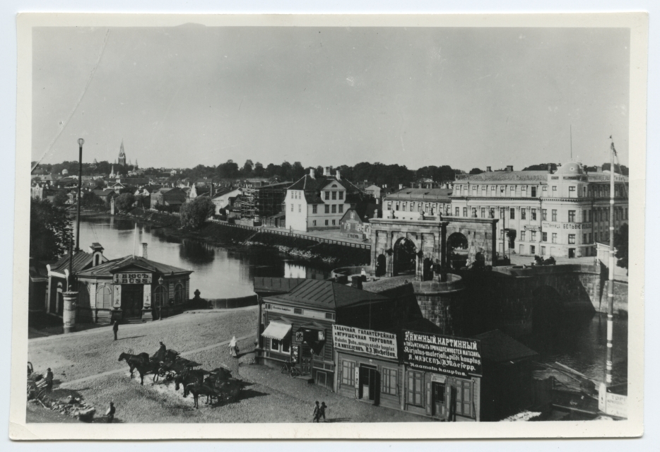 Tartu. View of the district of Ülejõgi over Kivisilla