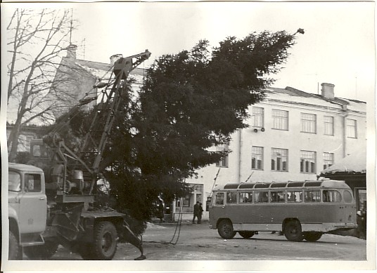 foto,näärikuuse ülespanek Paides 1965.a.