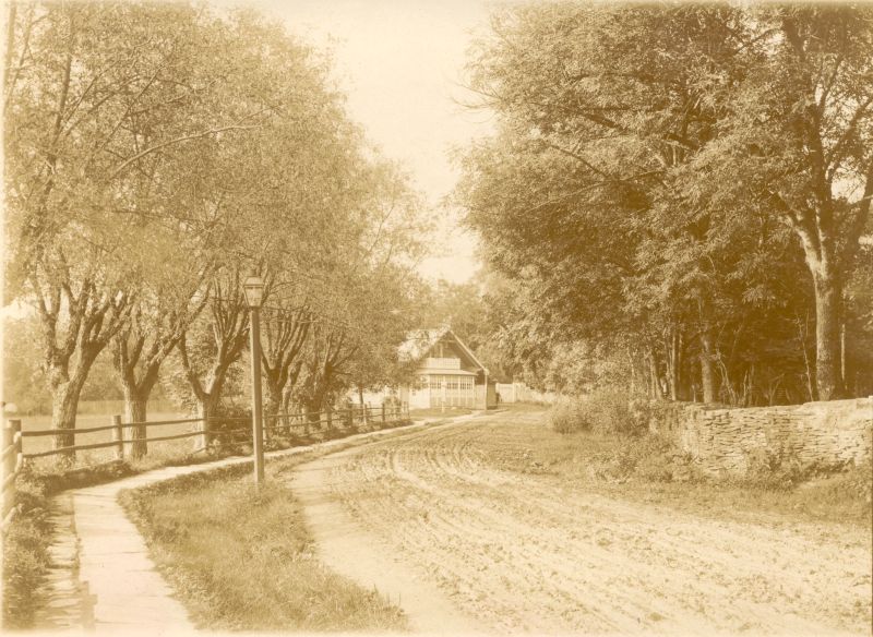 Foto. Vaade Haapsalu Vee tn. poolt Kopli ja Metsa tn nurgale. Foto u. 1900.a.