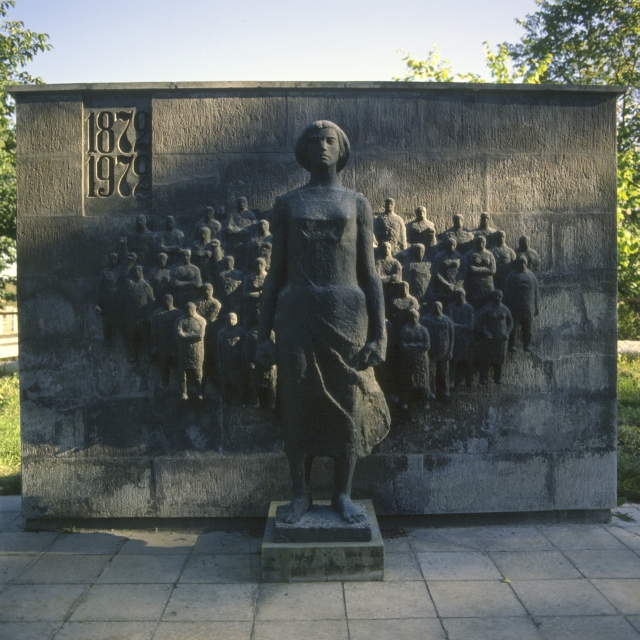Narva. Kreenholmi streigi mälestusmärk.