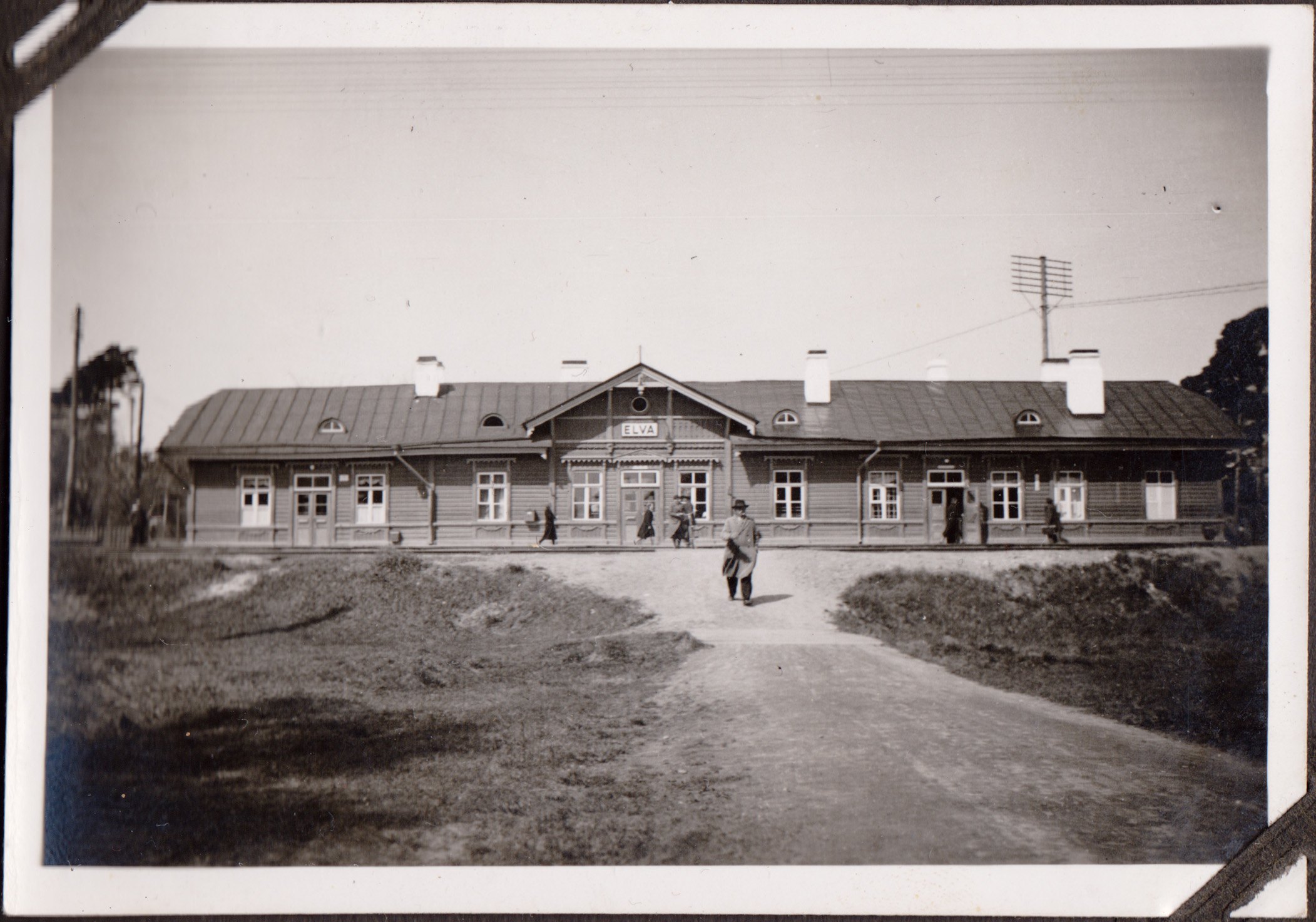 Elva station building