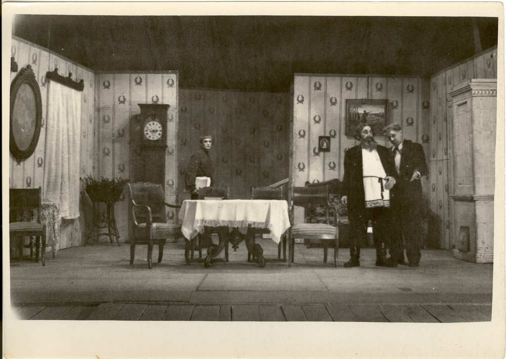 foto, A.N.Ostrovski "Hiline armastus" lavastus Paide Rahvamajas 1940-ndate teisel poolel.