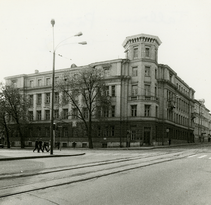 Kohtuhoone Tallinnas, vaade hoonele nurgalt. Arhitekt Erwin Bernhard