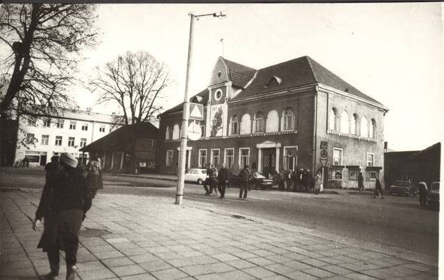 foto, Keskväljak Paides