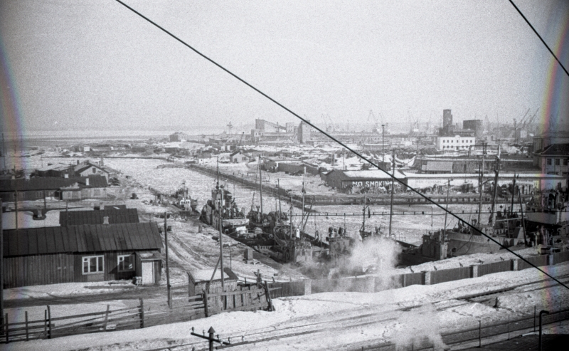 Vaade Tallinna vanale kalasadamale Tallinna Kalakombinaadi klubi aknast