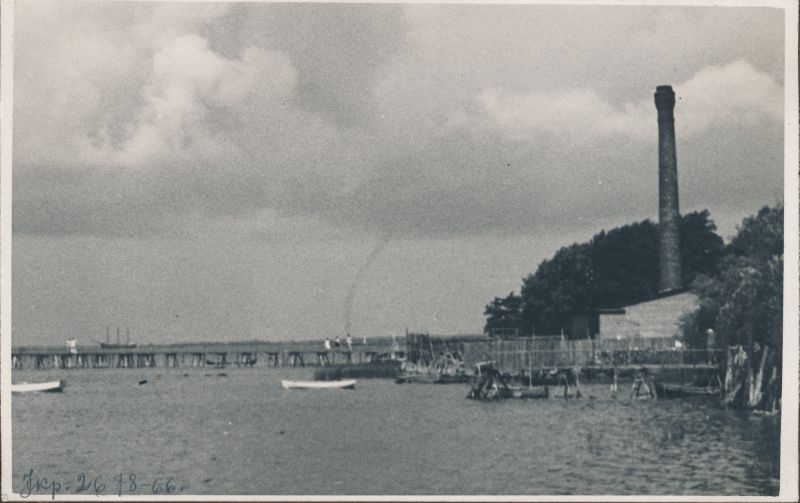 Foto. Dampfi album. Vesipüks Haapsalu Eeslahel, jäädvustatud linna supelasutuse lähistel merel. 31. juuli 1932.