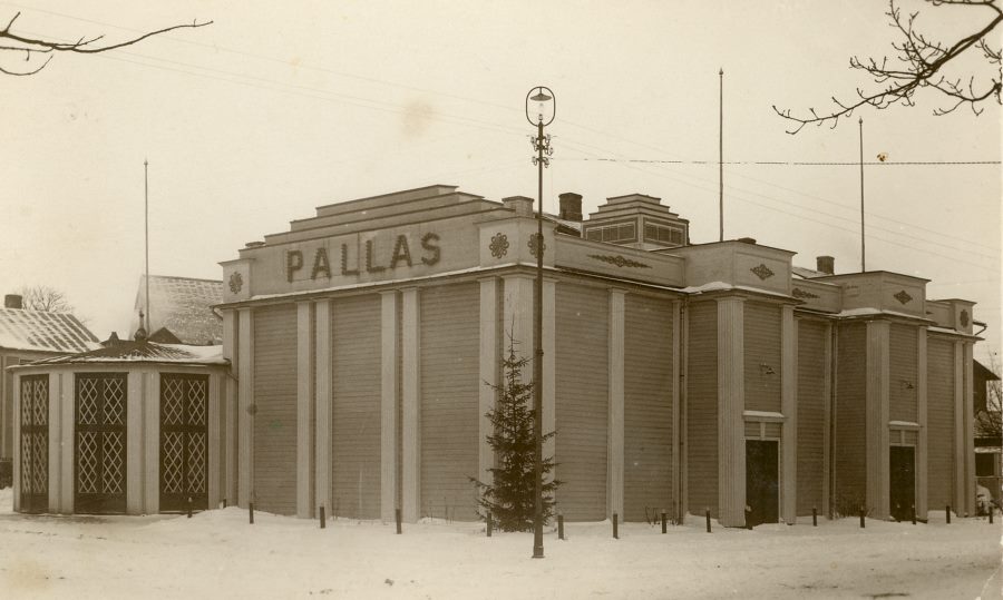 Trükipostkaart, kinoteater "Pallase" hoone Pärnus.