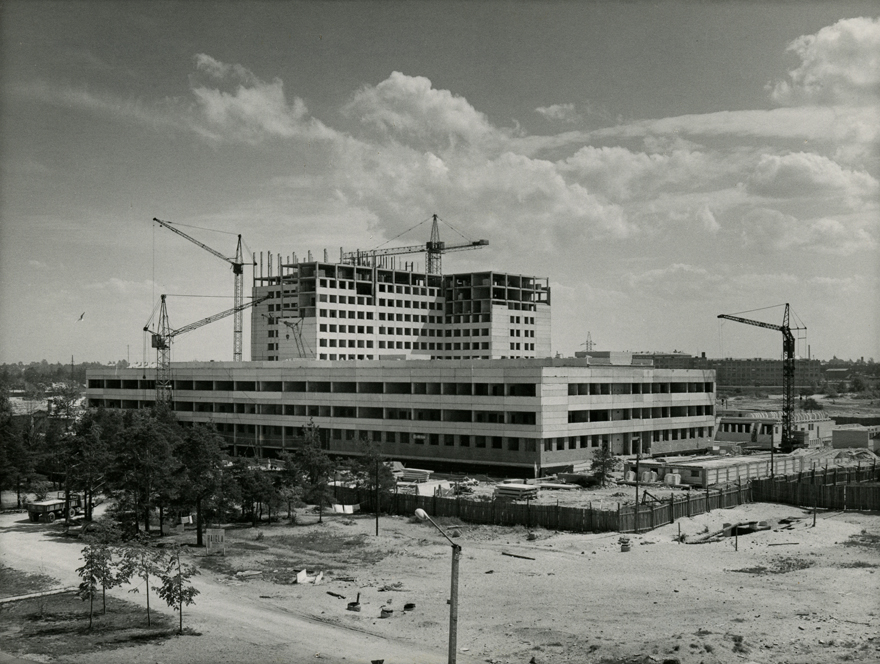 Kiirabihaigla Mustamäel, vaade ehitusjärgus hoonele. Arhitekt Ilmar Puumets
