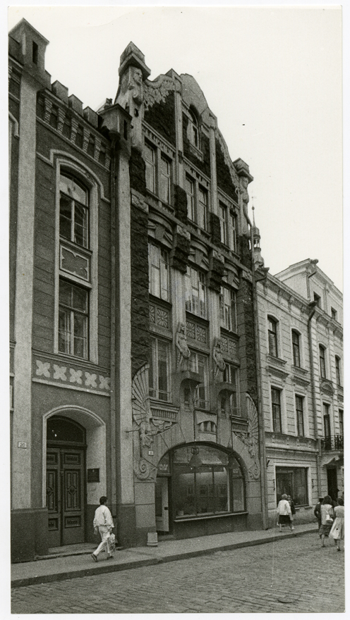 Elamu vanalinnas, nn Draakoni galerii hoone, fassaadivaade. Arhitekt Jacques Rosenbaum