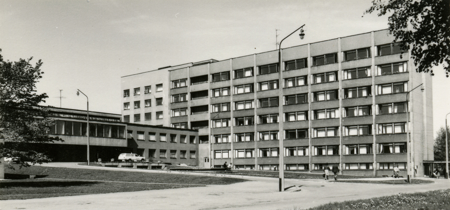 Pelgulinna sünnitusmaja, fassaadivaade. Arhitekt Kalju Luts, EP