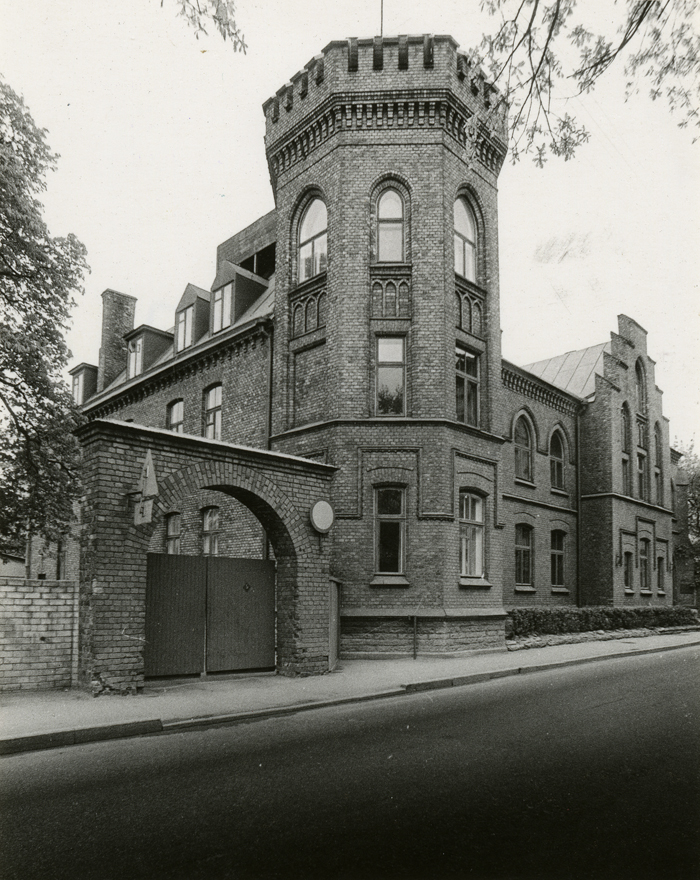 Elamu Tõnismägi 10, Tallinn, vaade tänavalt. Arhitekt Konstantin Wilcken; ü/e Karl Burman