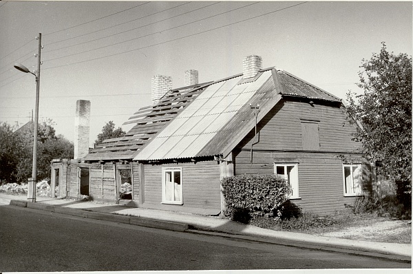 foto, Paide Pikk t. maja lammutamine 1991.a.