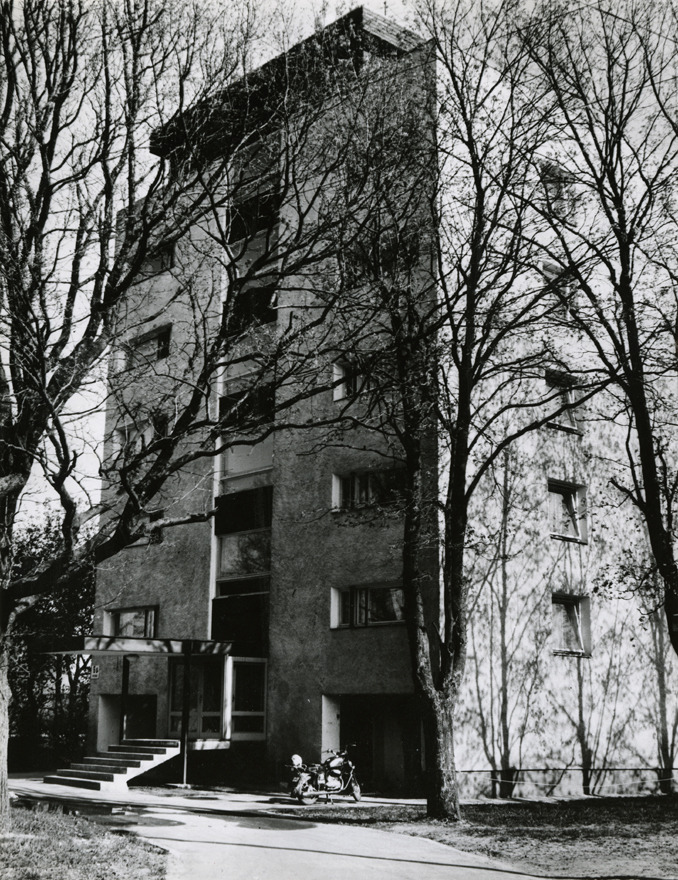ETKVL "Auto" Tartu kolonni elamu, vaade hoonele. Arhitekt Boris Mirov