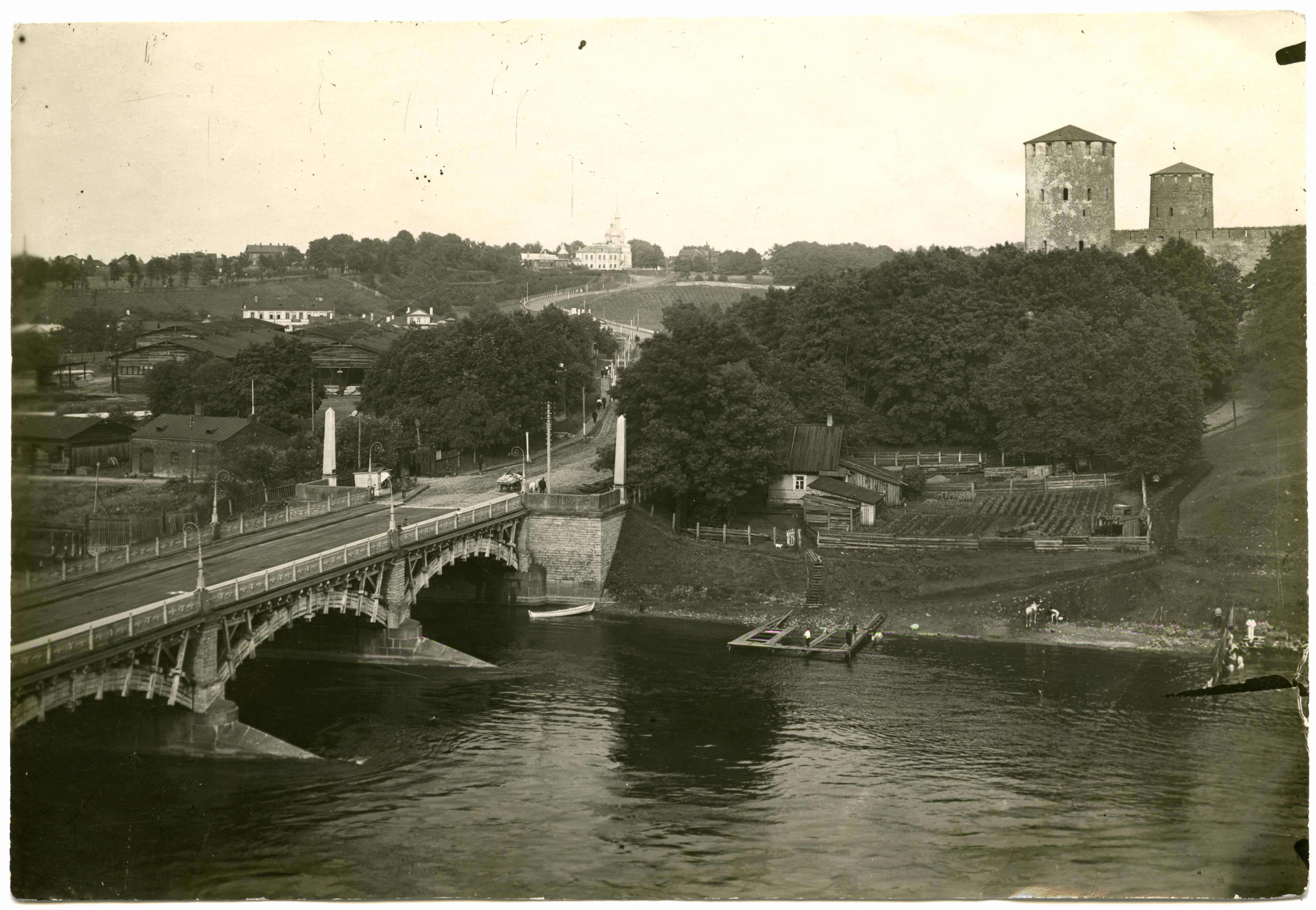 View of the fortress of Ivangorod from W. On the left of the hip bridge across the Narva River