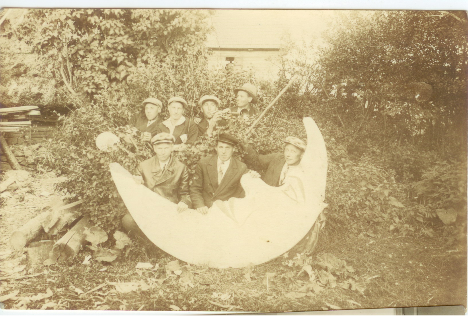 foto seltskond kuuga