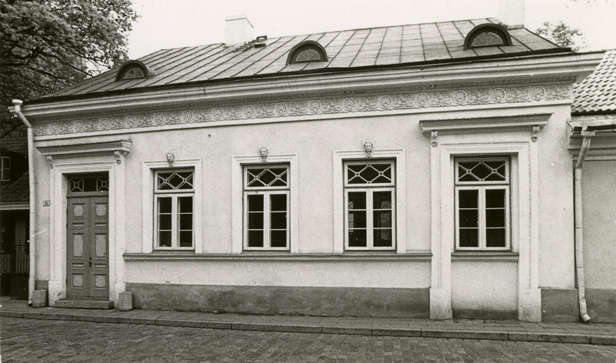 Elamu Tallinna vanalinnas, Uus 16, fassaadivaade. Arhitekt Carl Ludvig Engel