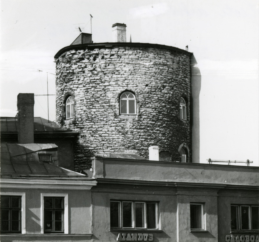 Hinke torn, lähivaade Pärnu mnt-lt