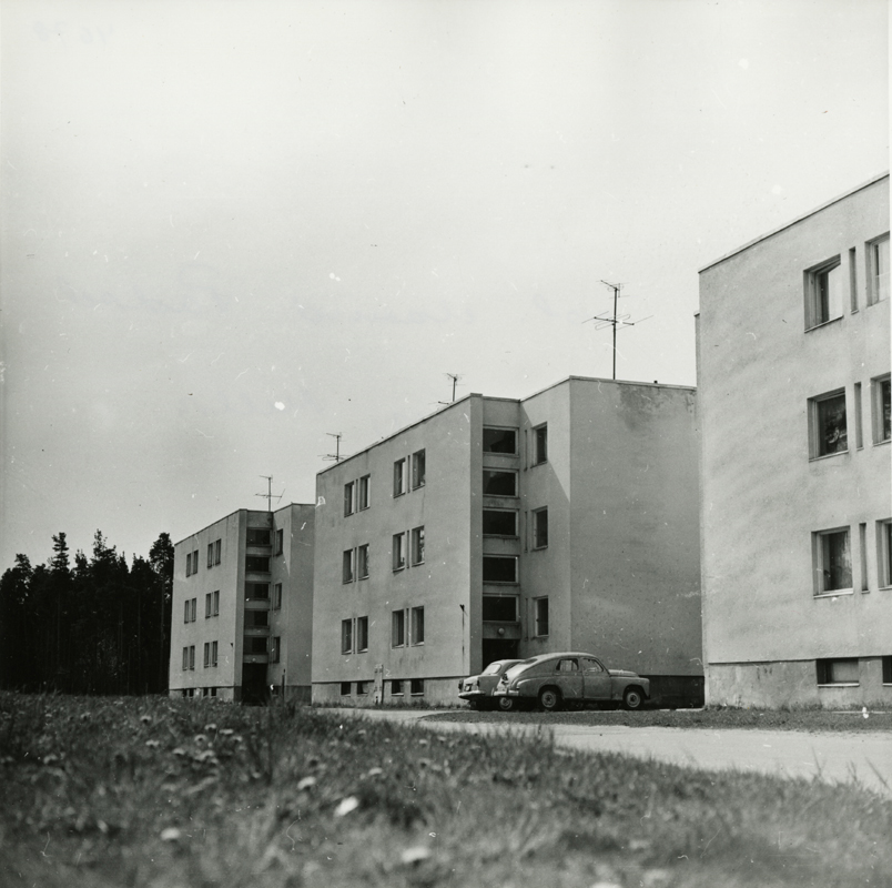 Korterelamud Padisel, vaade. Arhitektid Peep Jänes, Tõnu Mellik