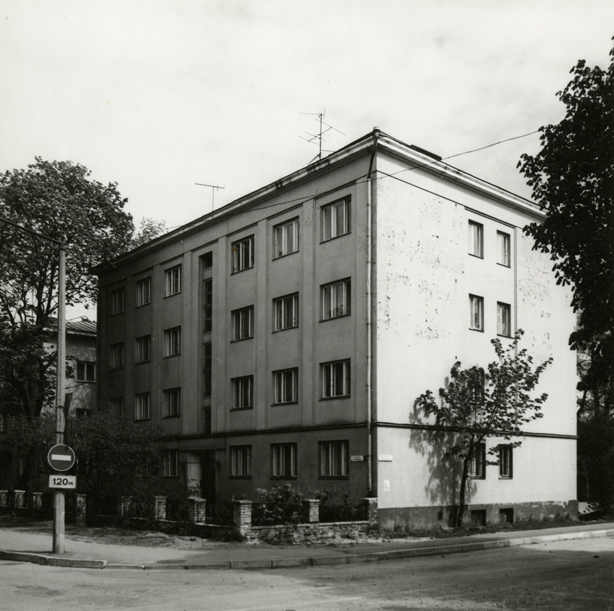 Korterelamu Tallinnas Kadriorus Poska 10, vaade hoonele. Arhitekt Herman Berg