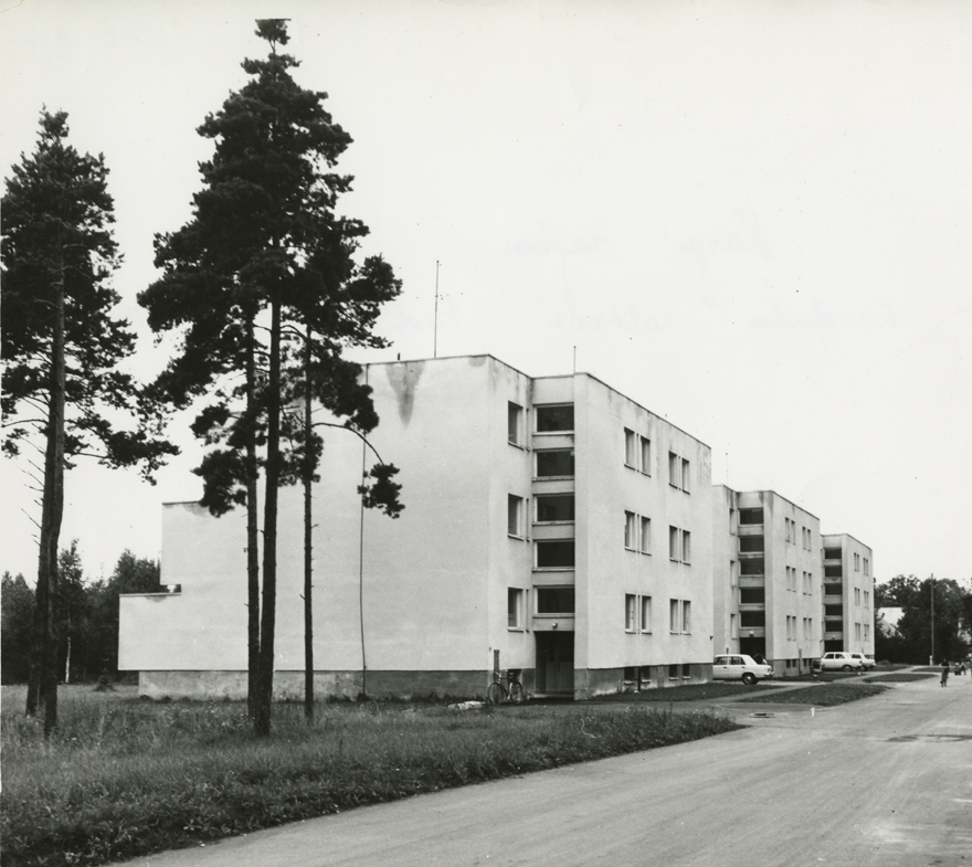 Korterelamud Padisel, vaade. Arhitektid Peep Jänes, Tõnu Mellik