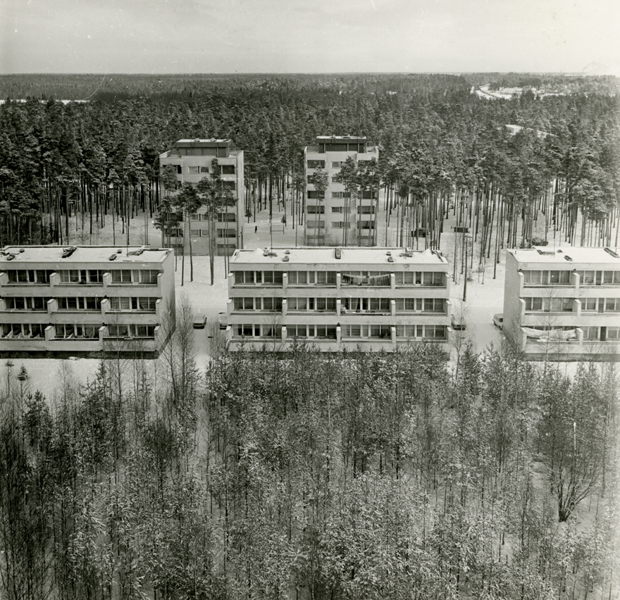 Padise korterelamud, panoraamvaade. Arhitektid Boris Mirov, Peep Jänes, Tõnu Mellik