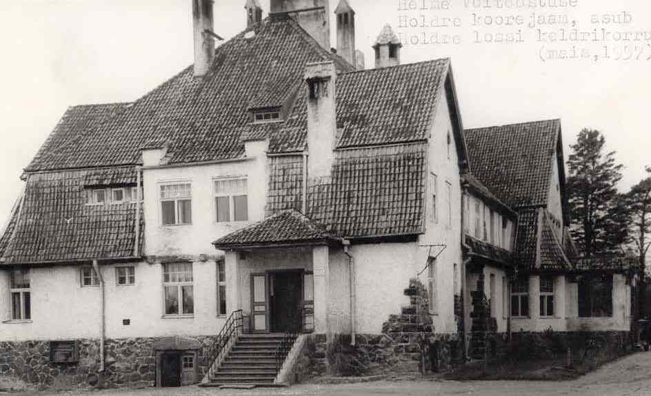 Holdre koorejaam, asub Holdre lossi keldris