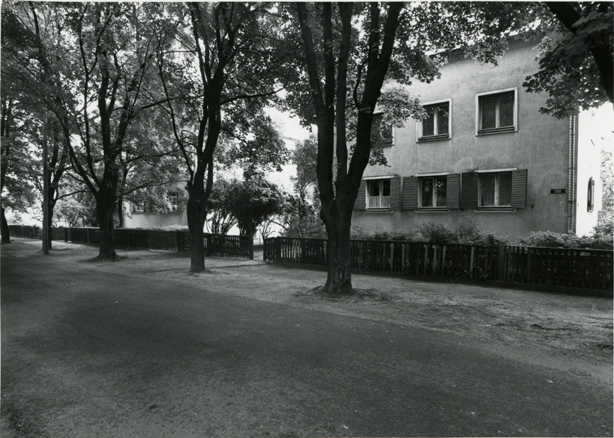 "Uus Tare" elamud Maasika tänaval Tallinnas, 5 vaadet hoonetele. Arhitektid Edgar Kuusik ja Franz de Vries