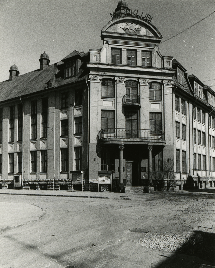 Meremeeste klubi hoone Tallinnas Uus-Sadama 14, vaade hoonele nurgalt. Arhitekt Jacques Rosenbaum