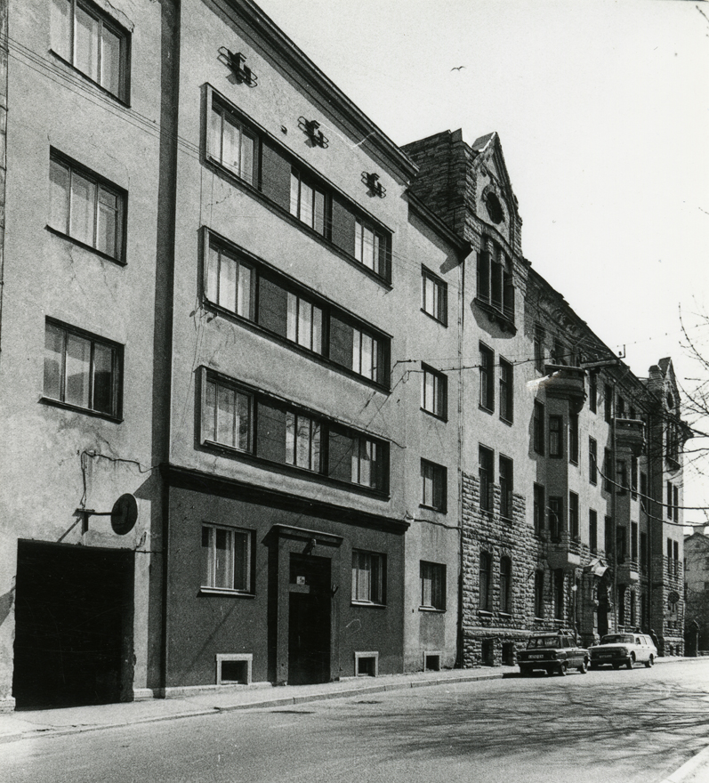 Elamud Tõnismägi 5a (Justiitsministeerium) ja 5b (endine Sergei Rutkovsky e Rudkovsky maja), vaade tänavalt.