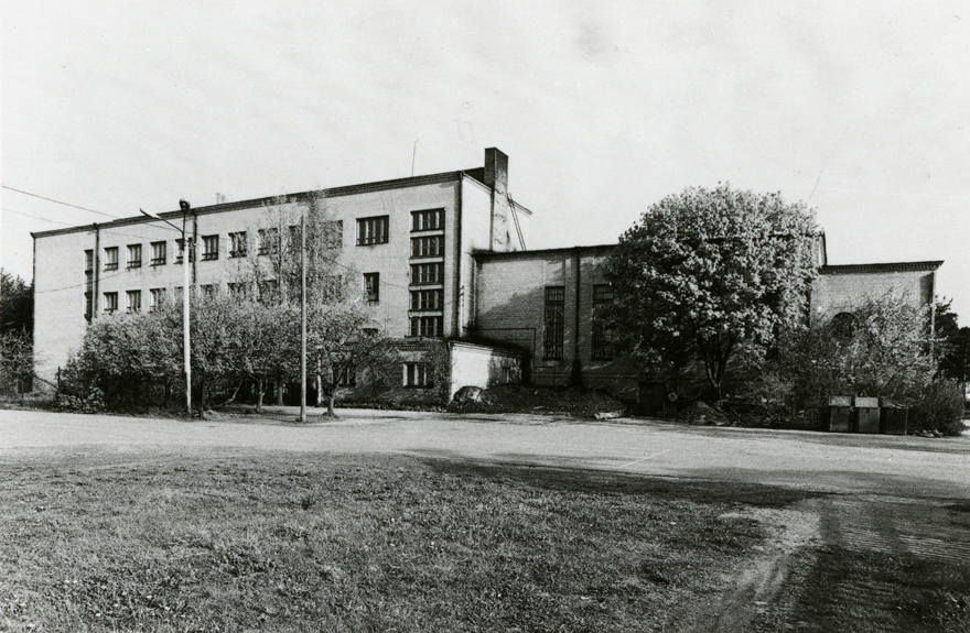Koolimaja, Nõmme Gümnaasium, fassaadivaade. Arhitekt Edgar Velbri