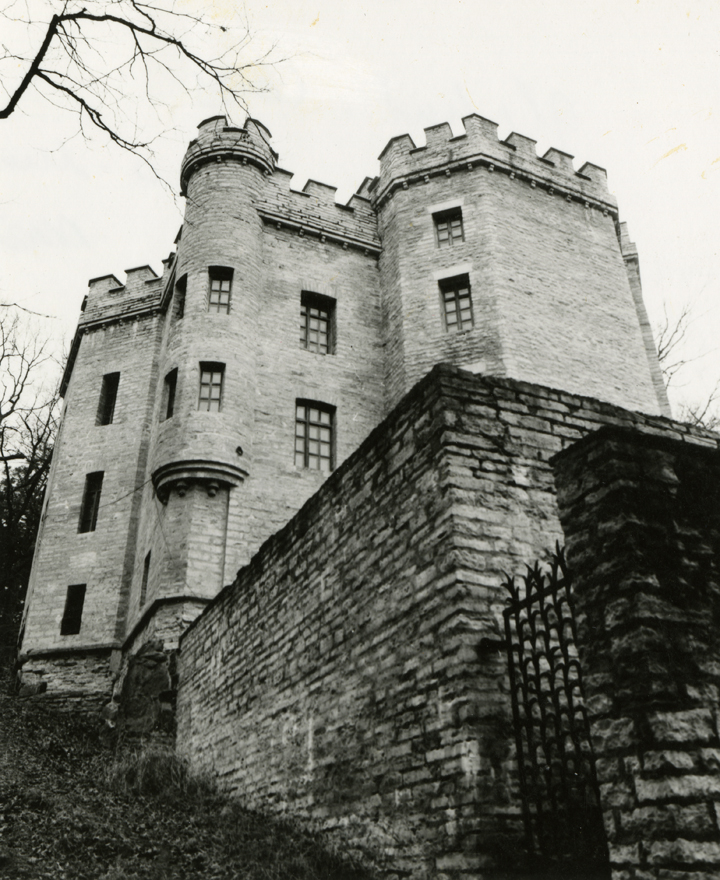 N. von Glehni loss, alt üles lähivaade lossile. Arhitekt Nikolai von Glehn