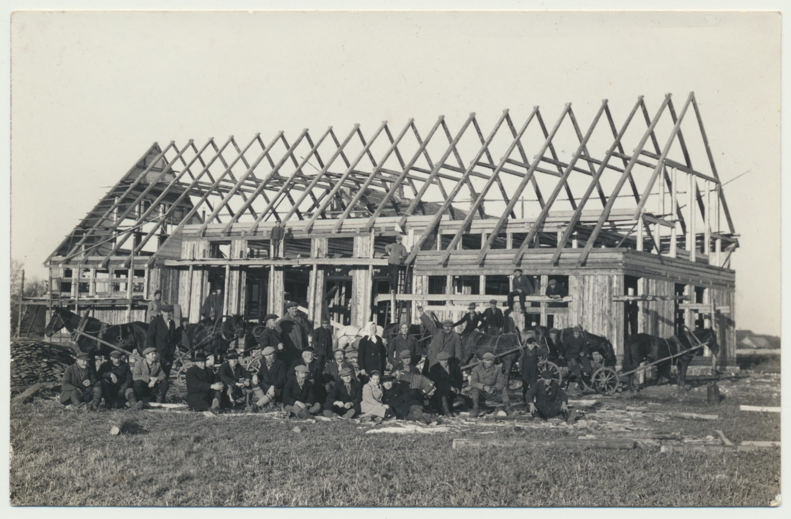 foto Suure-Jaani khk Jälevere rahvamaja ehitus, talgulised 1938 foto O.Mägi